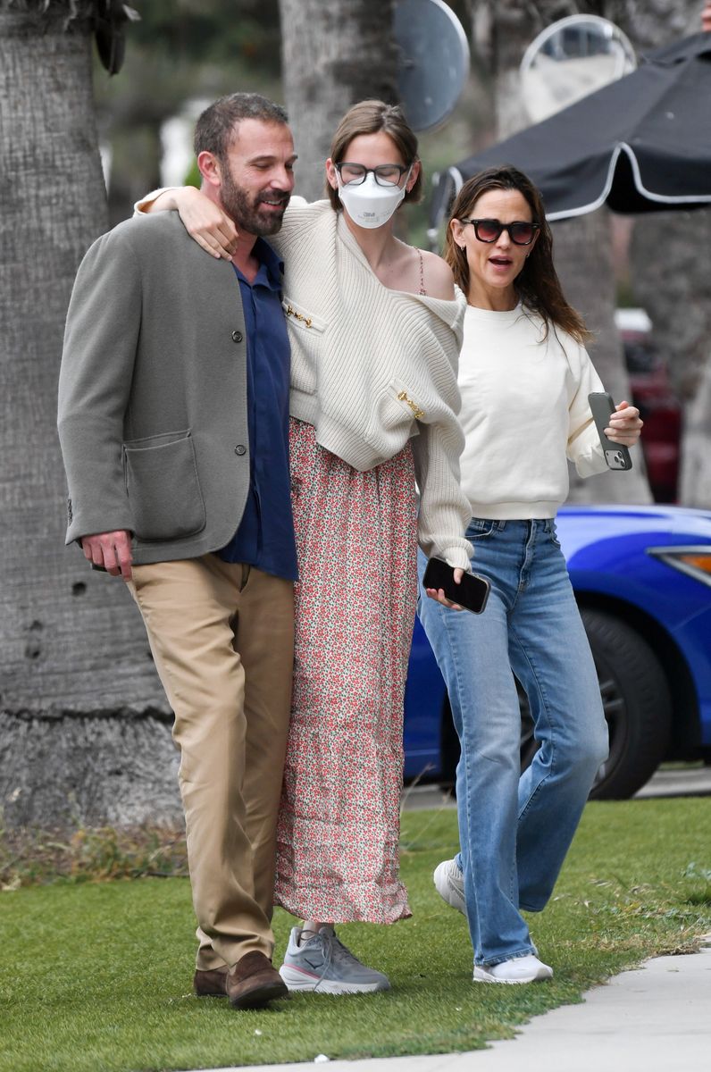 Ben Affleck and Jennifer Garner rush 20-year-old daughter Violet to the ER [Photos]
