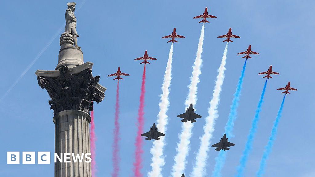 In pictures: Trooping the Colour marks King's official birthday – BBC In pictures: Trooping the Colour marks King's official birthday - BBC