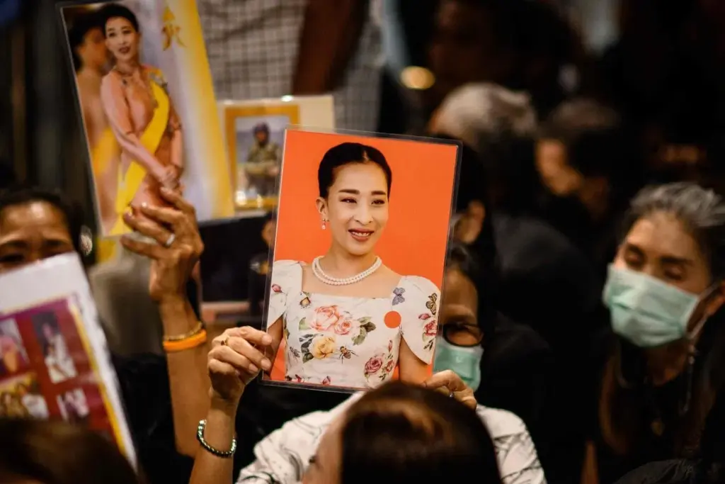 Thai royal succession questions after princess’s death Mourners hold photos of Thai Princess Bajrakitiyabha Mahidol inside Chulalongkorn Hospital in Bangkok on June 12.
