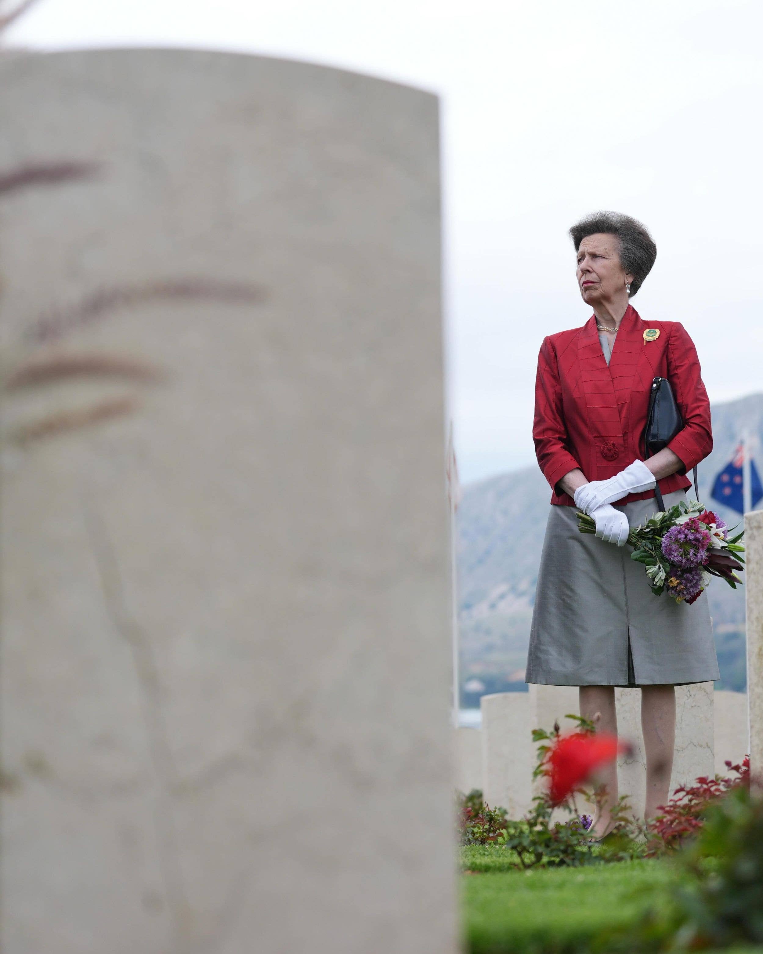 Anne pays tribute to fallen soldiers 