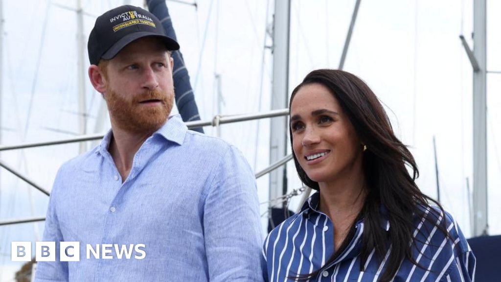 Harry reconsiders bringing Meghan and children on UK trip - BBC