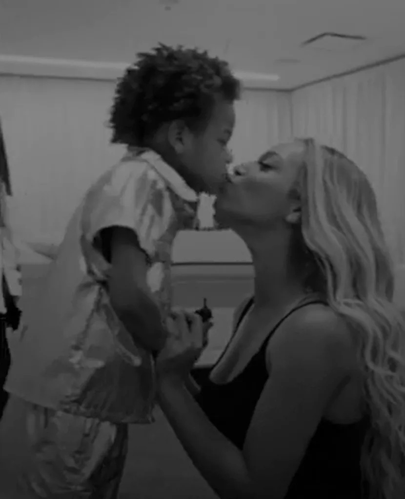 Beyoncé and Sir share a kiss backstage at the Renaissance world tour