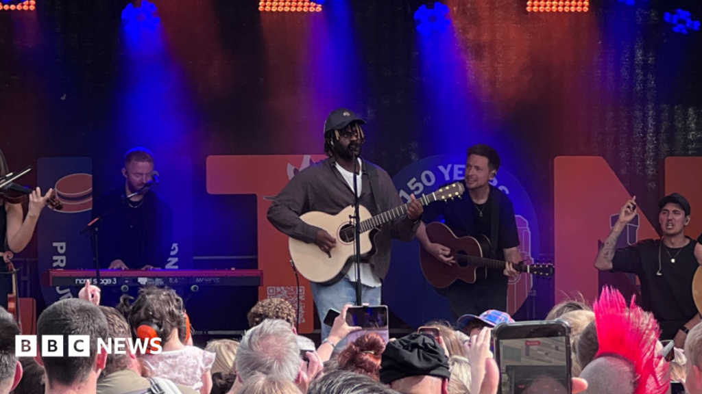 Myles Smith plays free Luton show ahead of debut album launch Myles Smith plays free Luton show ahead of debut album launch