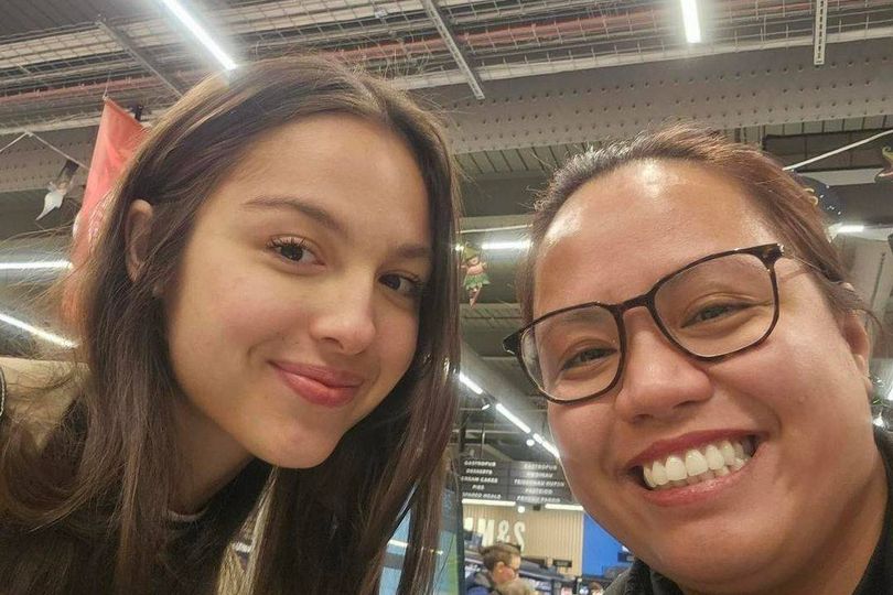 Olivia Rodrigo had the best day walking around Welsh town eating sausage rolls and drinking wine Olivia Rodrigo had the best day walking around Welsh town eating sausage rolls and drinking wine