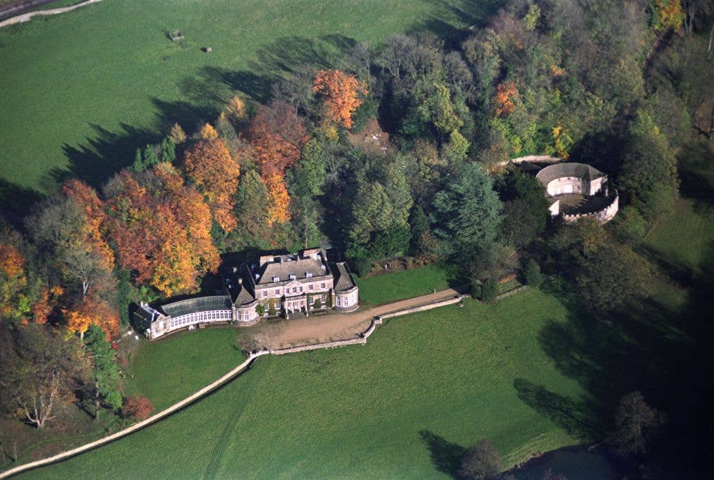 GATCOMBE PARK THE COUNTRY HOME OF PRINCESS ANNE THE PRINCESS ROYAL NEAR MINCHINHAMPTON GLOUCESTERSHIRE UK. Image shot 1999