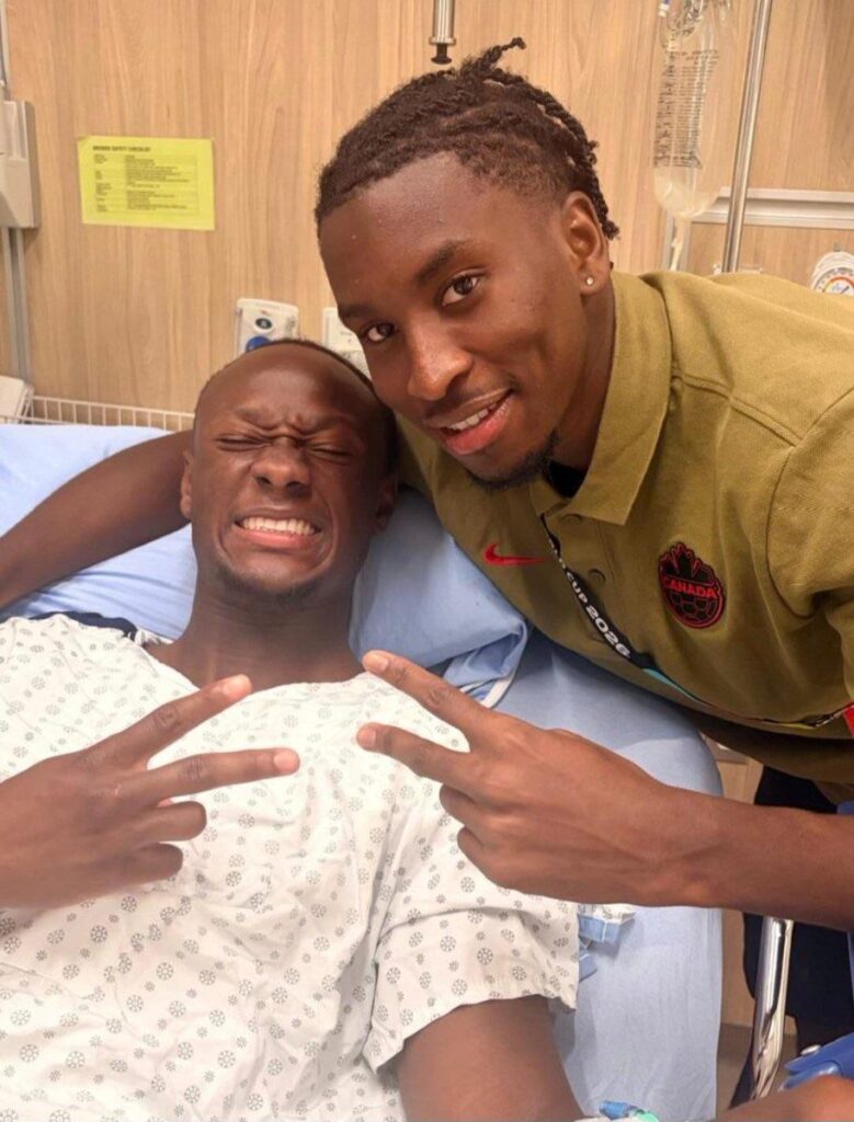 Moise Bombito went to visit Ismael Koné after the Canada vs Qatar Match (6-0) at the hospital before his surgery for the fractured tib and fib