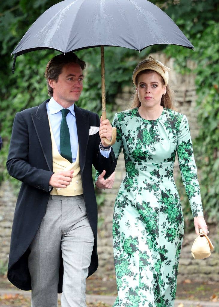 Edoardo Mapelli Mozzi walking next to Princess Beatrice of York who is holding an umbrella 