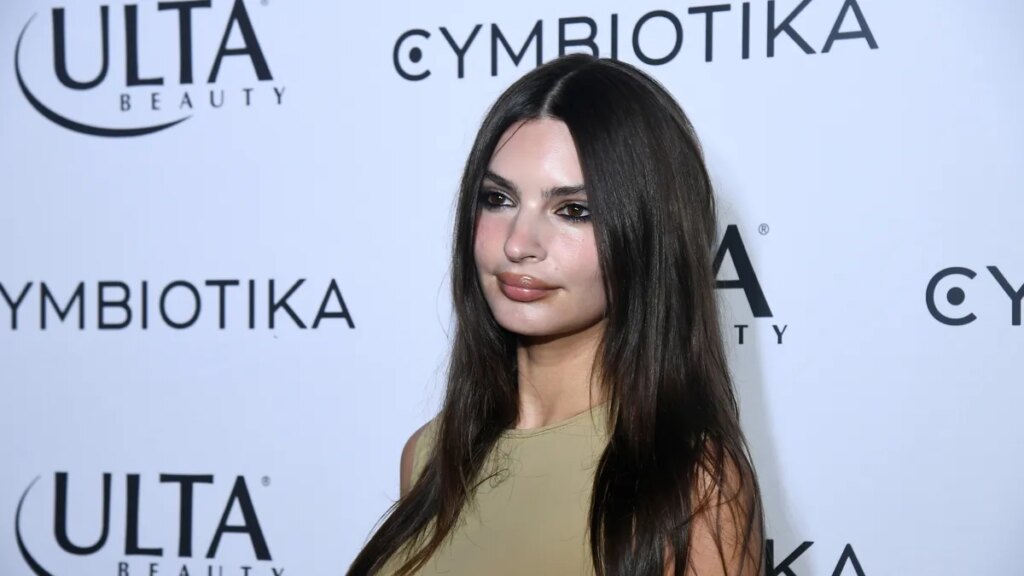 Emily Ratajkowski says she rejects the label 'divorced single mom'