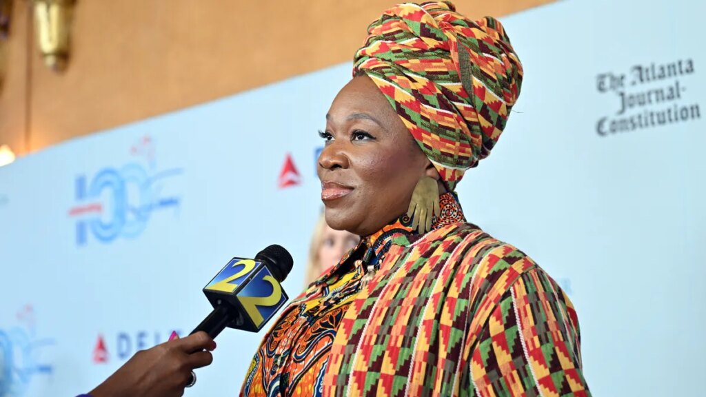 India.Arie blames Clive Davis, music execs for industry being awful