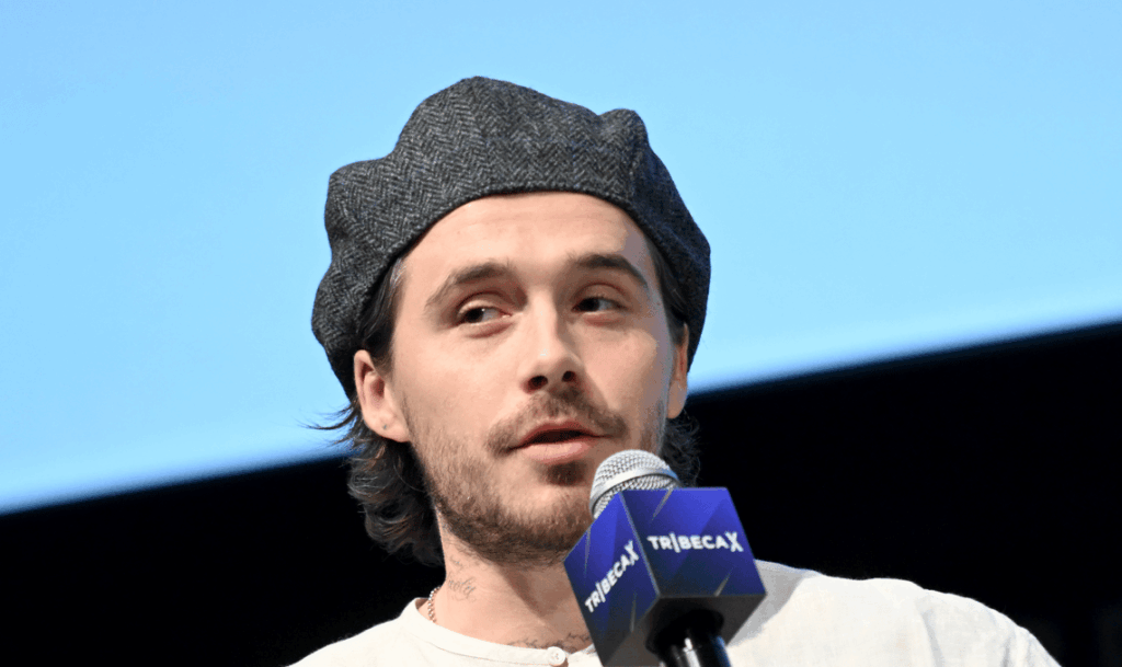 Brooklyn Beckham's savage response to family's olive branch after 'disgracefully' mocking their feud – London Evening Standard Brooklyn Beckham's savage response to family's olive branch after 'disgracefully' mocking their feud - London Evening Standard
