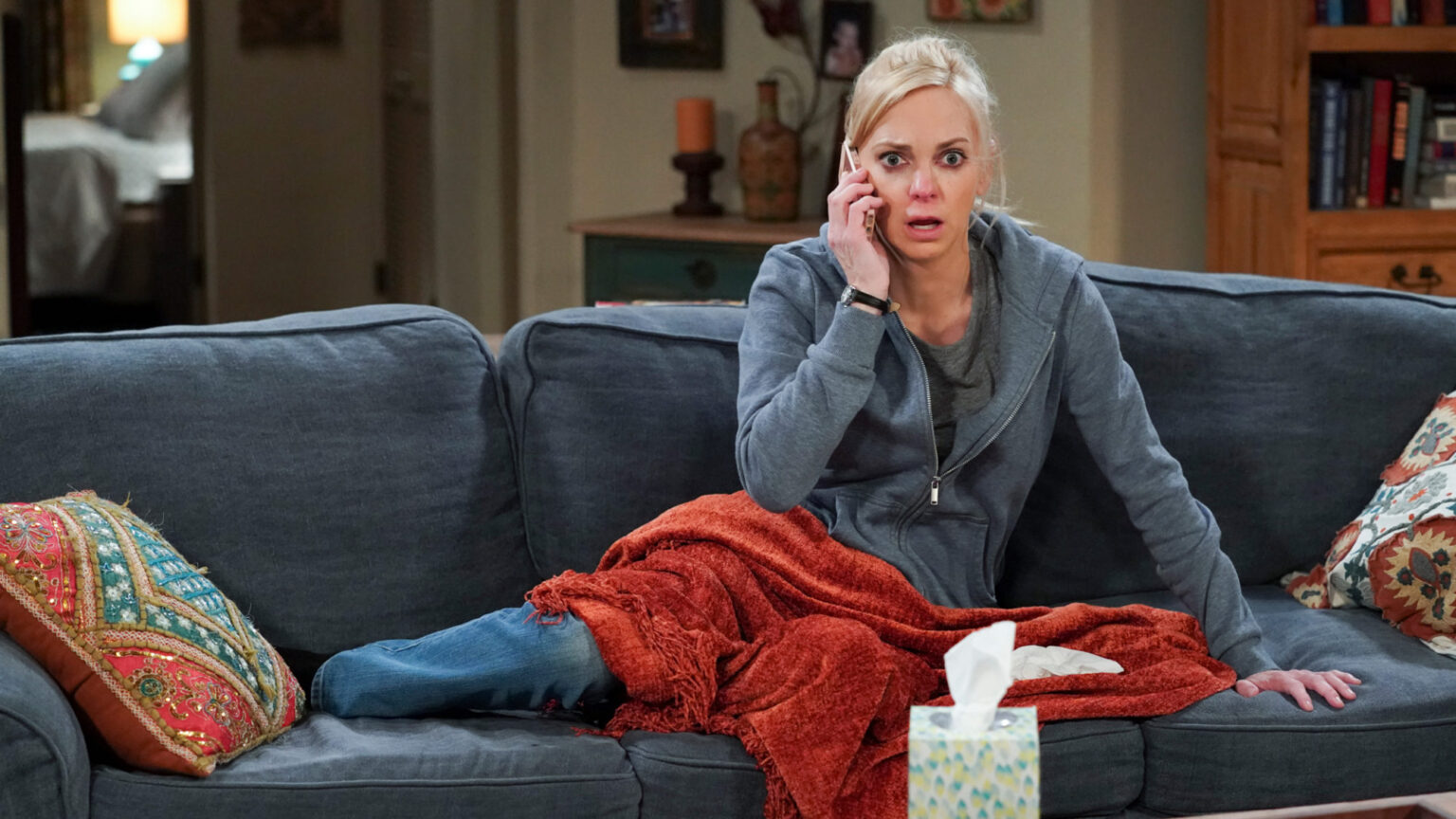 Mom Star Anna Faris Discusses Why She Left CBS’s Hit Comedy Series Mom Star Anna Faris Discusses Why She Left CBS's Hit Comedy Series