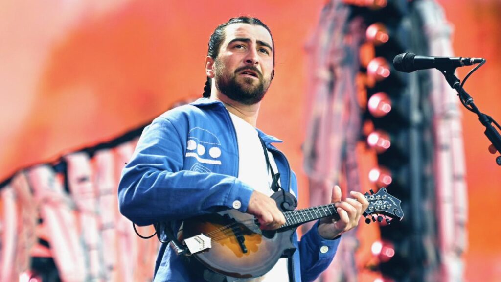 Noah Kahan is reminding fans to go the bathroom if they have to poop after a fan defecated near the stage during his concert in Philadelphia on Friday night