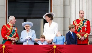 LONDON, UNITED KINGDOM - JUNE 02: (EMBARGOED FOR PUBLICATION IN UK NEWSPAPERS UNTIL 24 HOURS AFTER CREATE DATE AND TIME) Prince Charles, Prince of Wales, Queen Elizabeth II, Prince Louis of Cambridge, Catherine, Duchess of Cambridge, Princess Charlotte of Cambridge, Prince George of Cambridge and Prince William, Duke of Cambridge watch a flypast from the balcony of Buckingham Palace during Trooping the Colour on June 2, 2022 in London, England. Trooping The Colour, also known as The Queen's Birthday Parade, is a military ceremony performed by regiments of the British Army that has taken place since the mid-17th century. It marks the official birthday of the British Sovereign. This year, from June 2 to June 5, 2022, there is the added celebration of the Platinum Jubilee of Elizabeth II in the UK and Commonwealth to mark the 70th anniversary of her accession to the throne on 6 February 1952. (Photo by Max Mumby/Indigo/Getty Images)