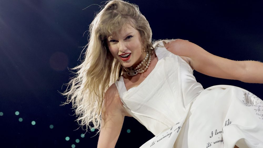 Taylor Swift Releases ‘I Knew It, I Knew You’ Music Video Taylor Swift Releases 'I Knew It, I Knew You' Music Video