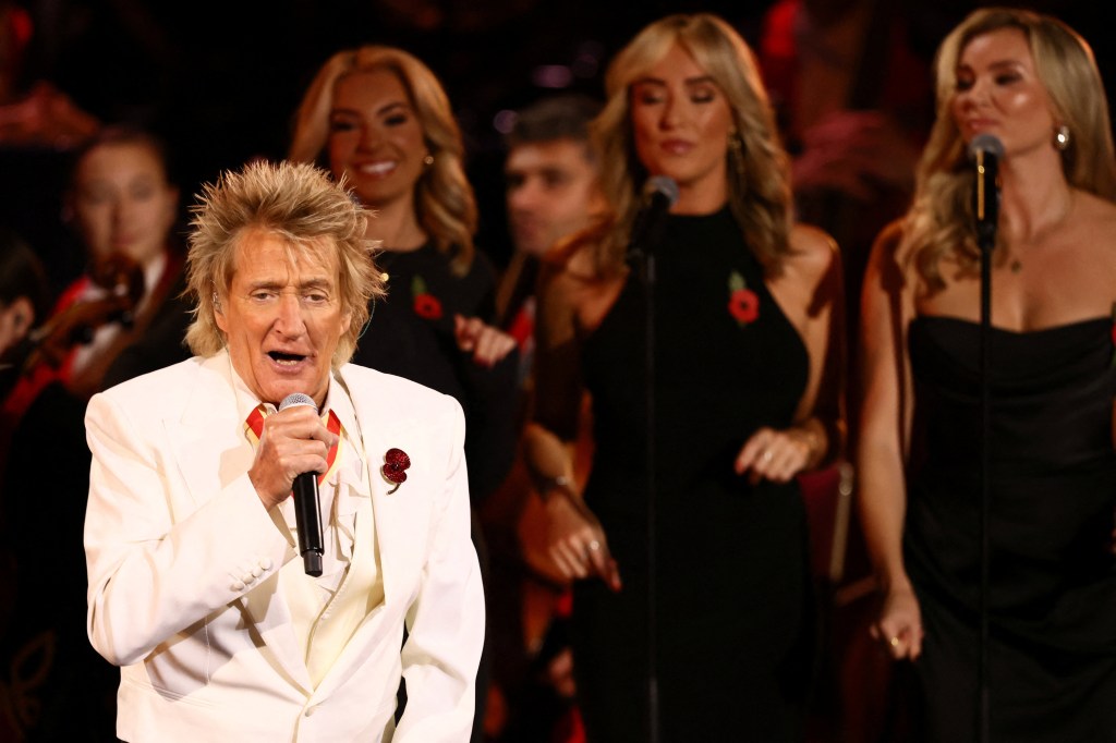 Struggling Rod Stewart Nearly Faints, Needs Oxygen Onstage During Show Struggling Rod Stewart Nearly Faints, Needs Oxygen Onstage During Show