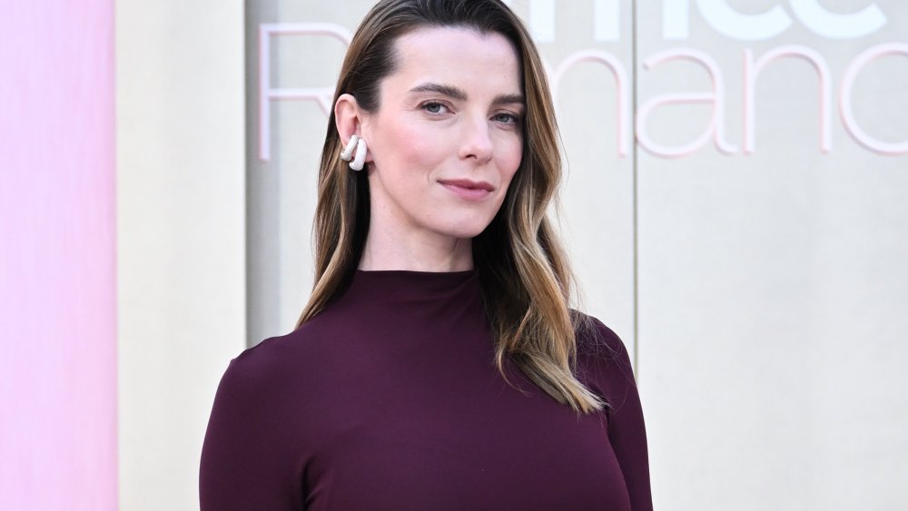 Office Romance: Betty Gilpin on Using Prosthetic Vagina for Birthing Scene Office Romance: Betty Gilpin on Using Prosthetic Vagina for Birthing Scene