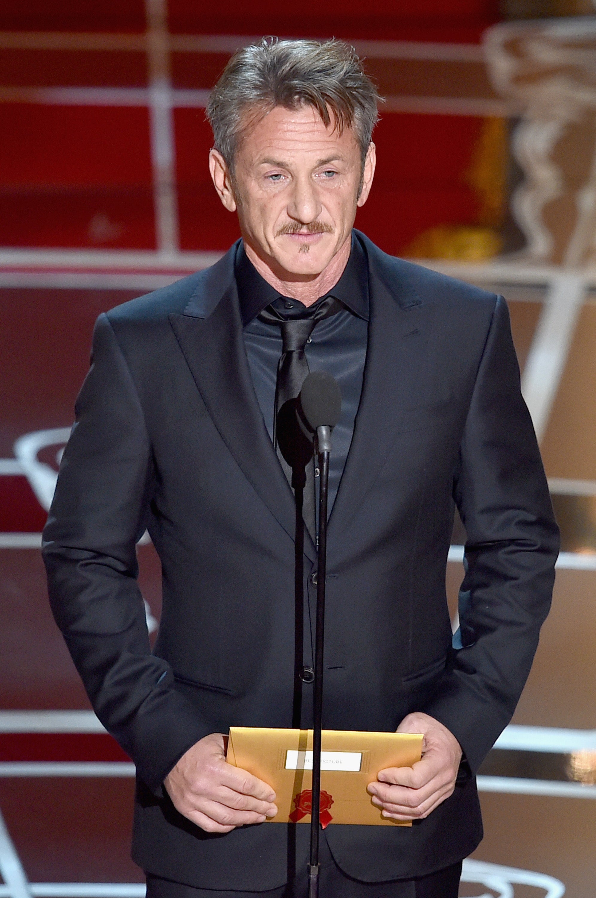 His experience at the Golden Globes earlier this year left actor Sean Penn with strong feelings about selfies
