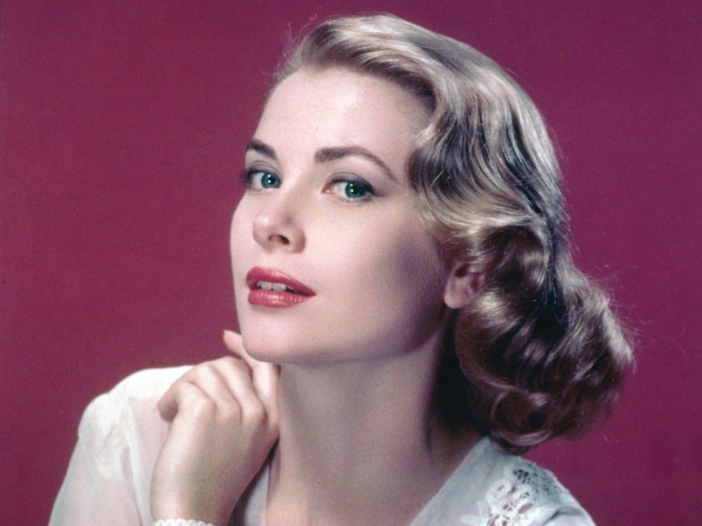 Grace Kelly’s Lookalike Granddaughter Camille Wows in Leopard Bikini Grace Kelly’s Lookalike Granddaughter Camille Wows in Leopard Bikini