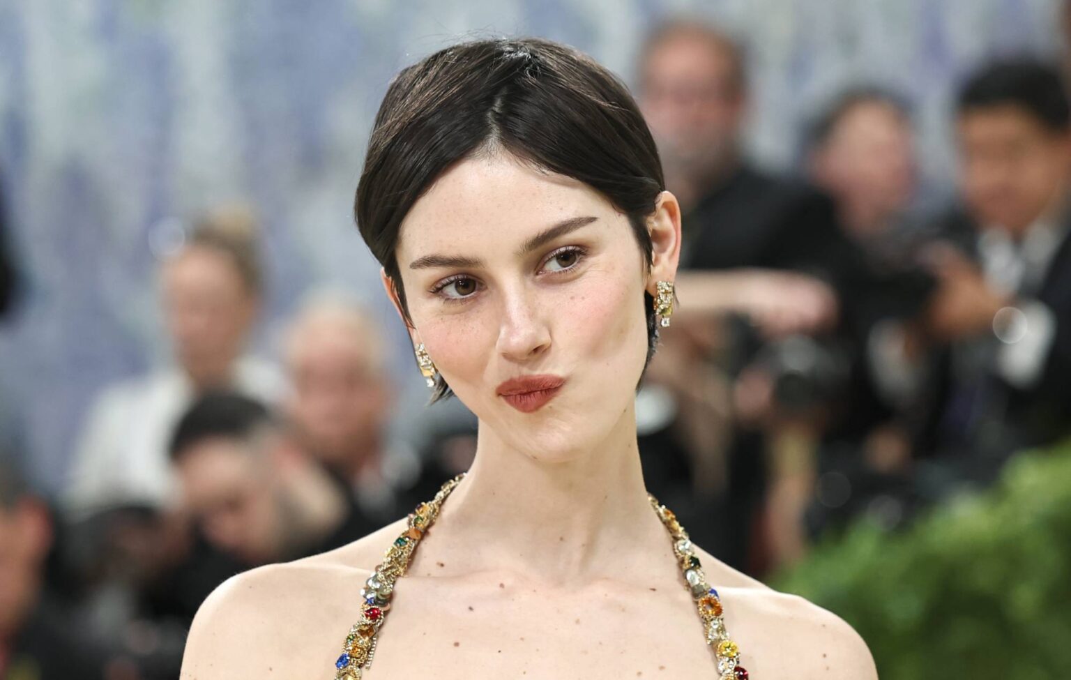 Gracie Abrams addresses "nepo baby" discourse: "I had a safety net"