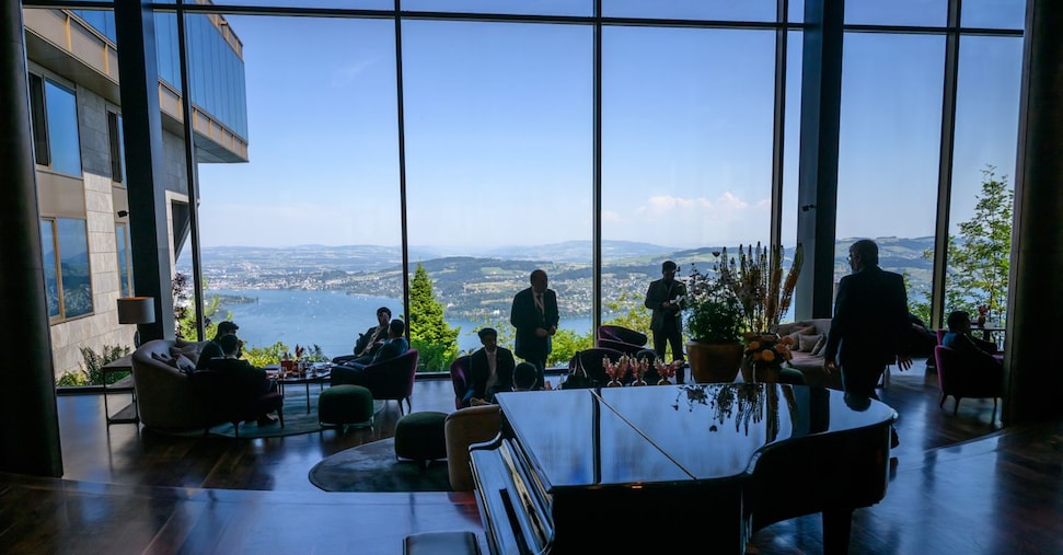 Bürgenstock: a super-luxury resort for celebrities, the jet set and politicians Il Sole 24 Ore