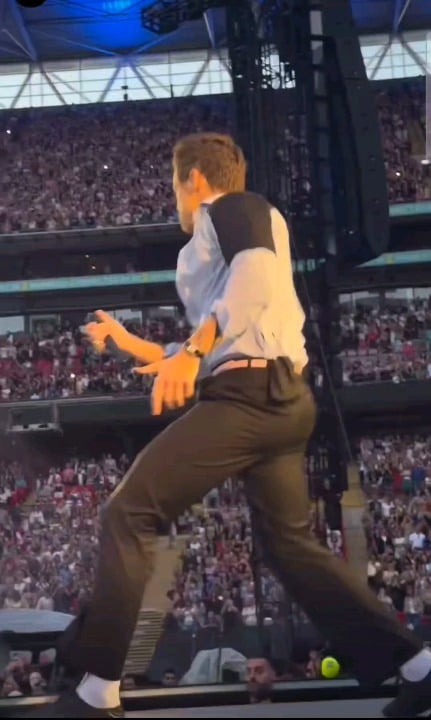 Harry Styles kicked of his 12 night long residency at Wembley Stadium last night in London