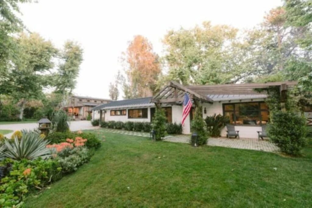 Reese Witherspoon Puts Her Malibu Ranch on the Market: A True Slice of Paradise for $6 Million Reese Witherspoon Puts Her Malibu Ranch on the Market