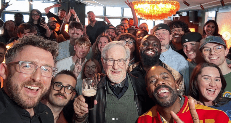 Steven Spielberg stuns fans with surprise appearance at London pub quiz – London Evening Standard Steven Spielberg stuns fans with surprise appearance at London pub quiz - London Evening Standard