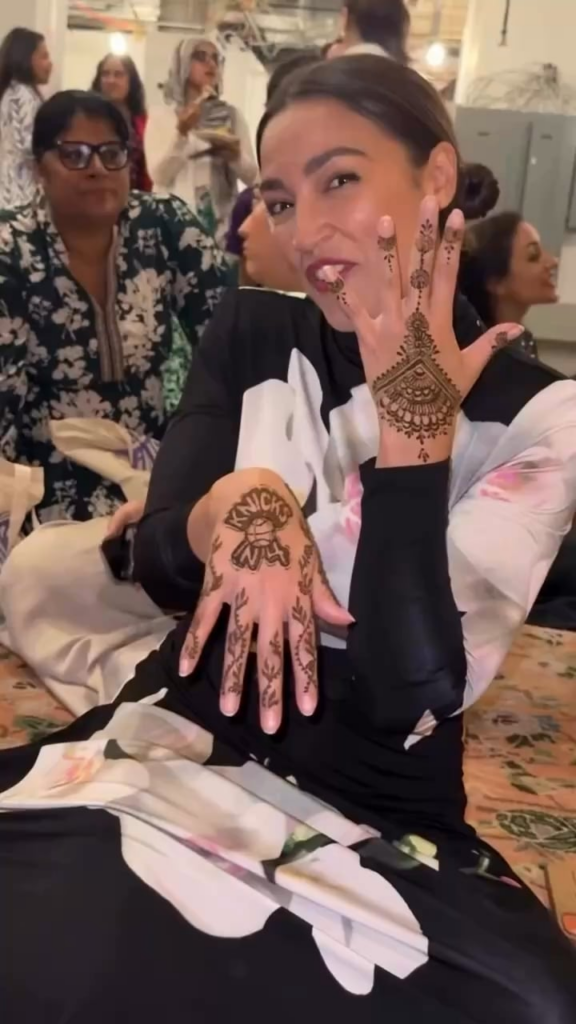 AOC got a henna tattoo of Knicks in 4