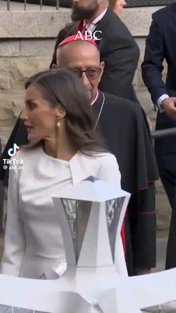 A blind girl explains to King Felipe, Queen Letizia and His Holiness the Pope what the Tower of Jesus looks like during their visit to the Basilica of the Sagrada Familia in Barcelona