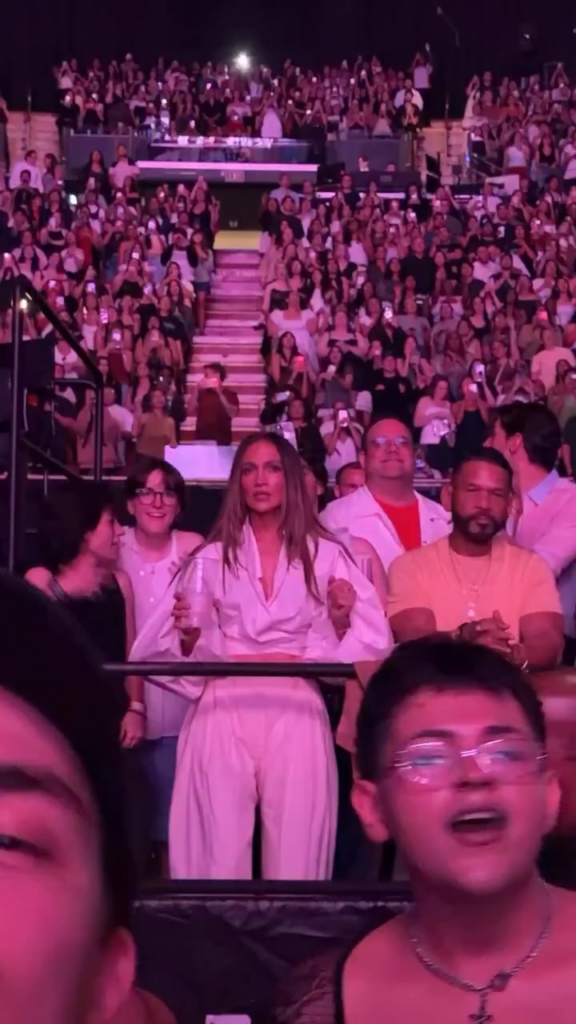Jennifer Lopez singing along to ‘thank u, next’ next to her child at Ariana Grande’s concert