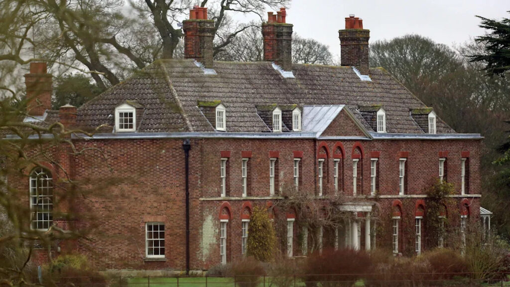The royal home William and Kate love more than any palace, and the con man who once owned it