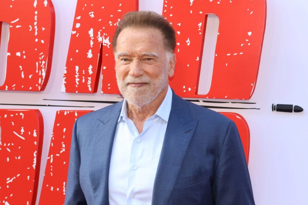 Seven years later, Arnold Schwarzenegger returns to classic action with Geena Davis Seven years later, Arnold Schwarzenegger returns to classic action with Geena Davis