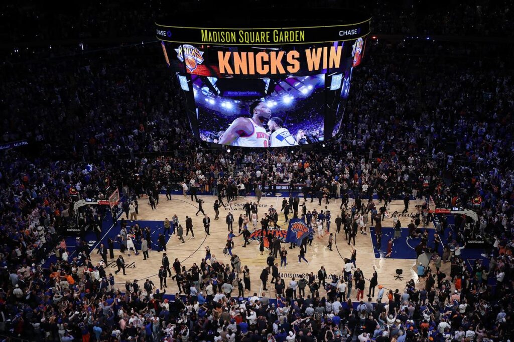 Epic New Photos Show Massive Celebrities Freaking Out For Knicks Epic New Photos Show Massive Celebrities Freaking Out For Knicks