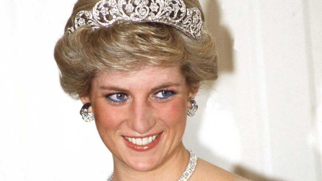 Princess Diana looks unrecognisable in rare 1970s photos from her school days Princess Diana looks unrecognisable in rare 1970s photos from her school days