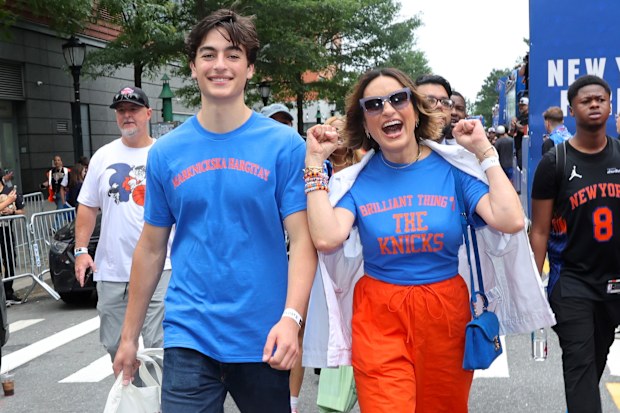 August Hermann and Mariska Hargitay at the Knicks parade
