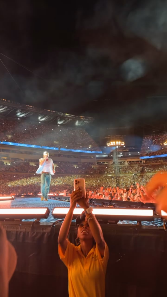 Morgan Wallen Snatches Phone From Security Guard’s Hand And Chucks It Across The Stage