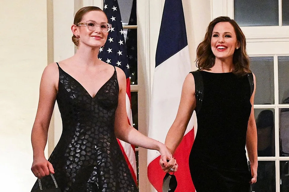 Jennifer Garner and her daughter Violet Affleck arrive at the White House to attend a state dinner honoring French President Emmanuel Macron, in Washington, DC, on December 1, 2022.Credit: Roberto Schmidt/AFP via Getty