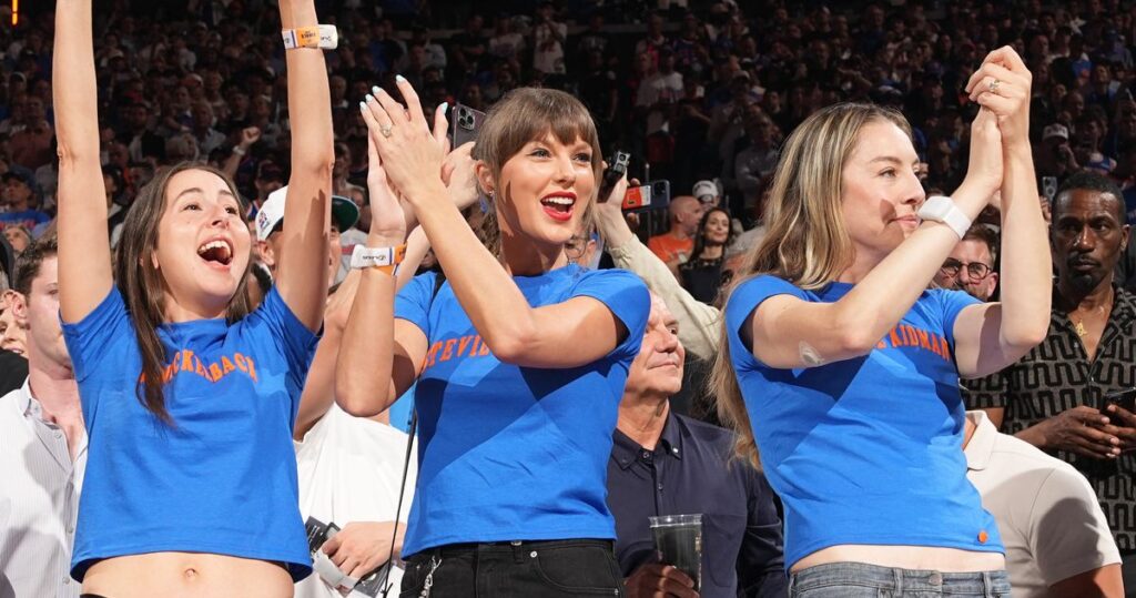 Alana Haim Made Taylor Swift’s Stevie Knicks Tee Alana Haim Made Taylor Swift’s Stevie Knicks Tee