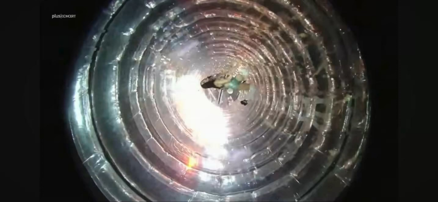 Katy Perry threw herself inside a giant bottle in the middle of 100,000 people at Rock in Rio Lisbon