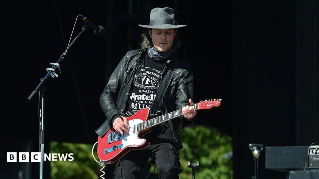TRNSMT fans shake off Scotland loss with sun-soaked Fratellis sing-a-long Barack Obama making a speech