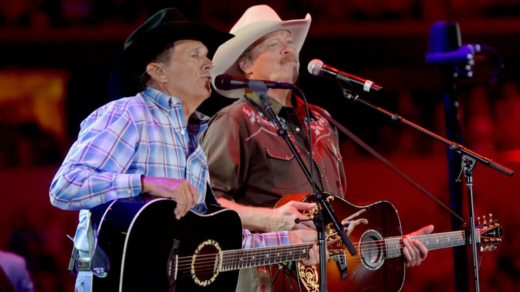 George Strait sings with Alan Jackson at Nashville farewell concert