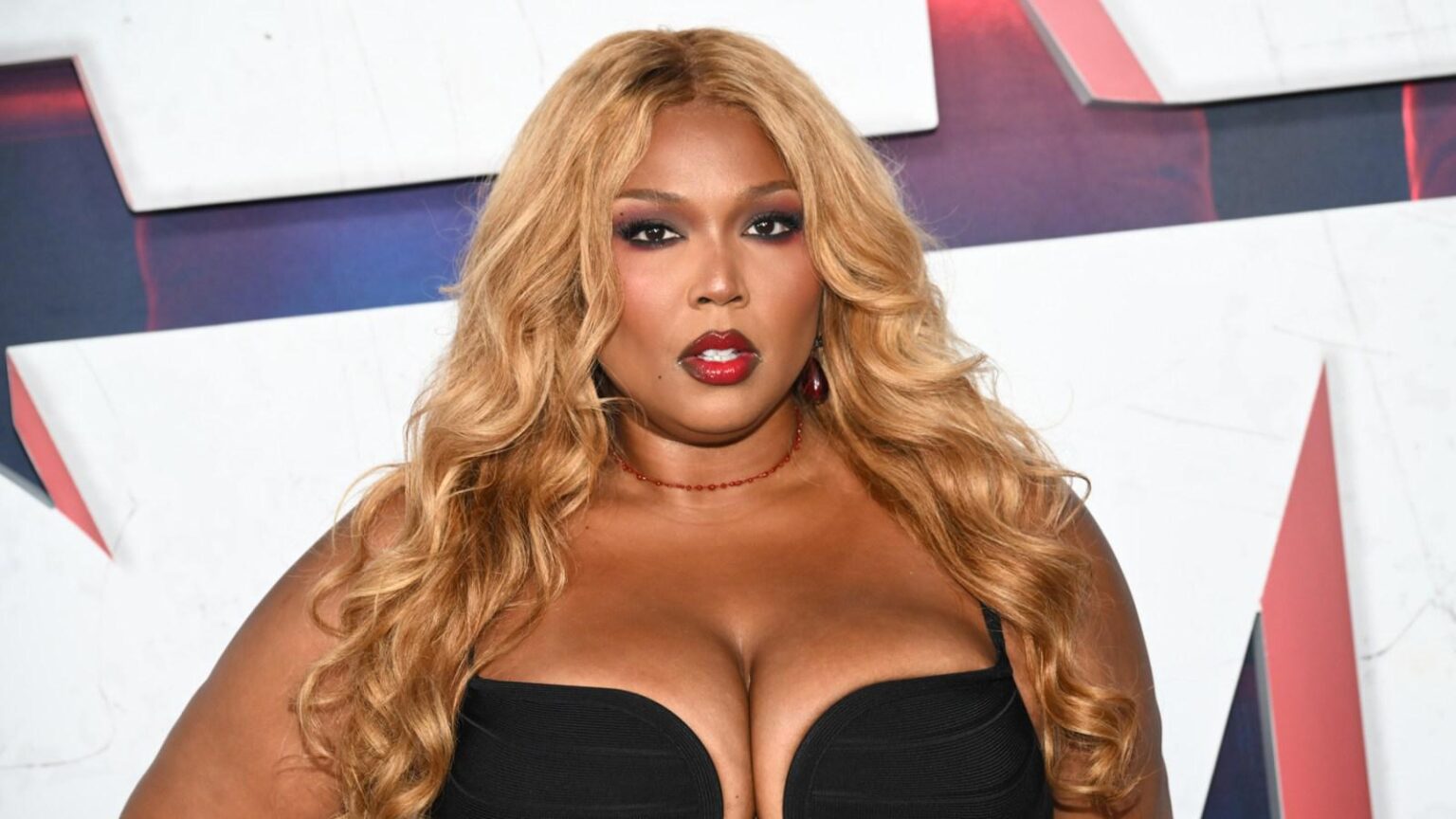 Lizzo’s New Album Didn’t Even Chart (sold 2,650 copies in its first week). What Happened?