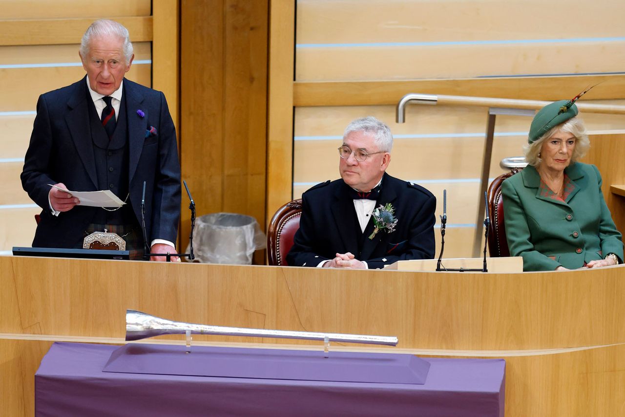 ing Charles III (L) delivers a speech next to Presiding Officer Kenneth Gibson MSP (C) and Queen Camilla in the Debating Chamber during the opening of the 7th Session of the Scottish Parliament at the Scottish Parliament Building on June 27, 2026 in Edinburgh, Scotland.Credit: Jeff J Mitchell/Getty