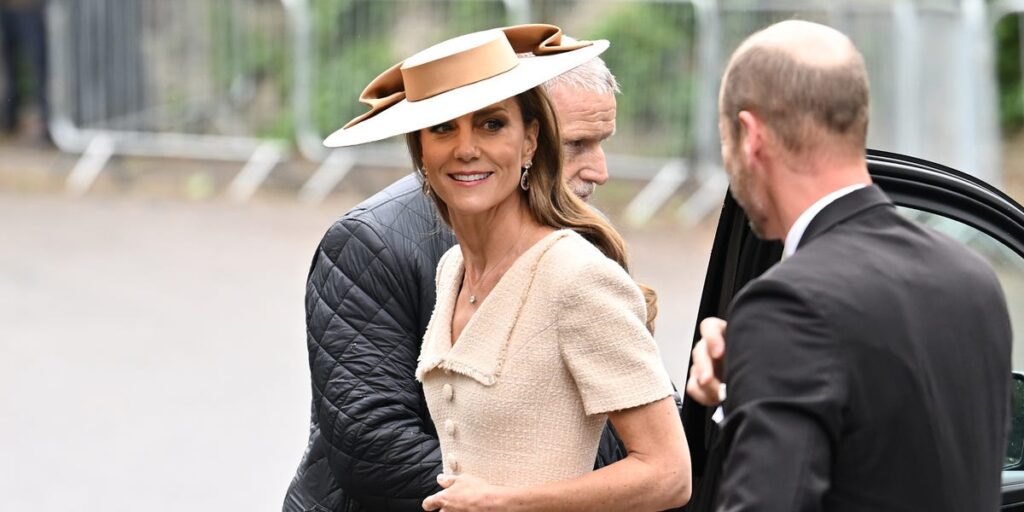 Kate Middleton Looks Stylish in Blush Roland Mouret Dress at Peter Phillips and Harriet Sperling’s Wedding Kate Middleton Looks Stylish in Blush Roland Mouret Dress at Peter Phillips and Harriet Sperling’s Wedding