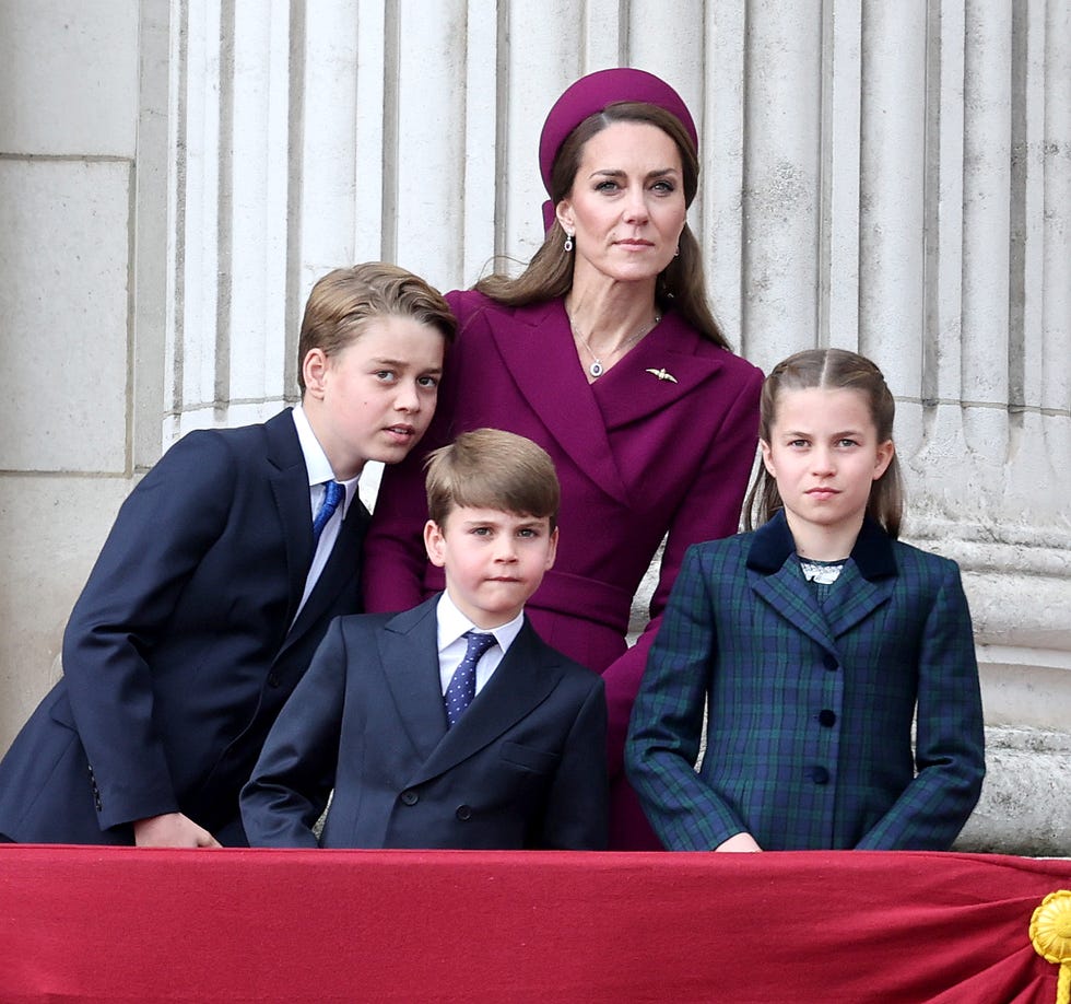 london, england may 05: (l r) prince george of wales, prince louis of wales, catherine, princess of wales and princess charlotte of wales on the balcony of buckingham palace during the military procession to mark the 80th anniversary of ve day on may 05, 2025 in london, england. the king and queen, joined by members of the royal family, will take part in events from may 5th to may 8th to commemorate the 80th anniversary of ve day, which signalled the end of the second world war in europe. (photo by chris jackson/getty images)