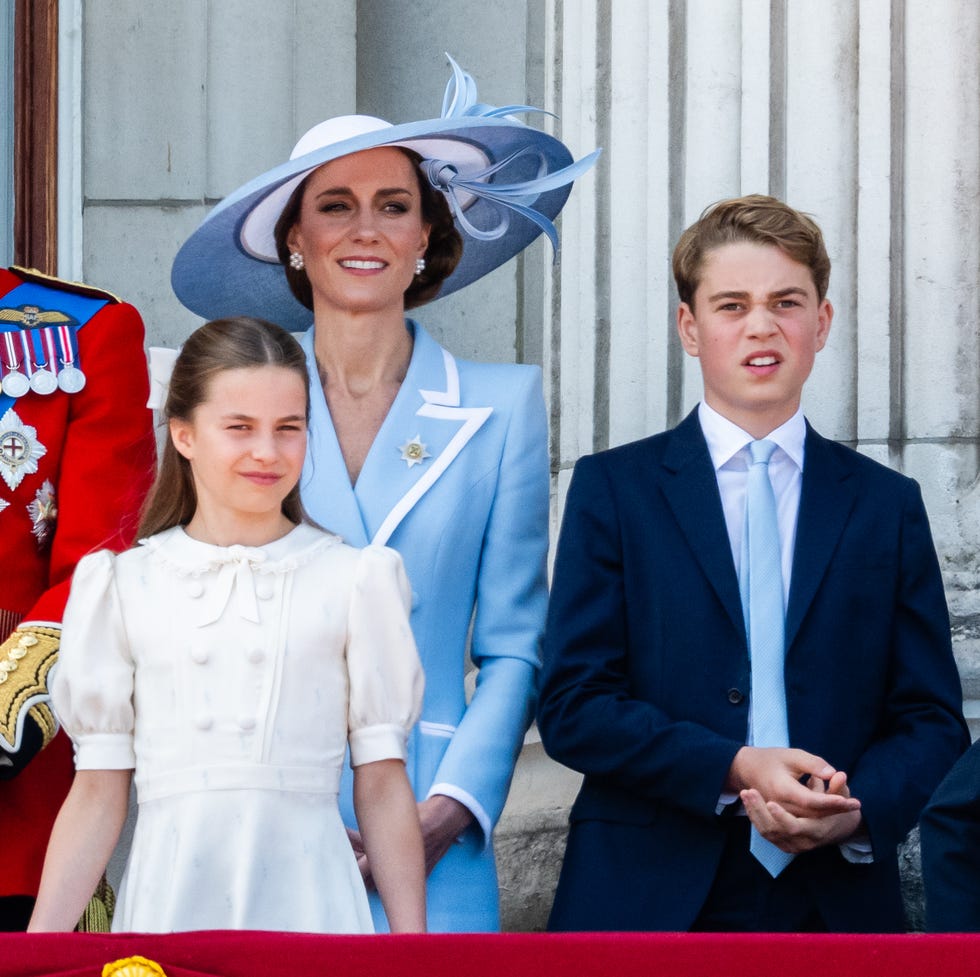 london, england june 13: (l r) princess charlotte of wales, catherine, princess of wales, prince george of wales and prince louis of wales watch an raf flypast from the balcony of buckingham palace during trooping the colour on june 13, 2026 in london, england. (photo by samir hussein/wireimage)