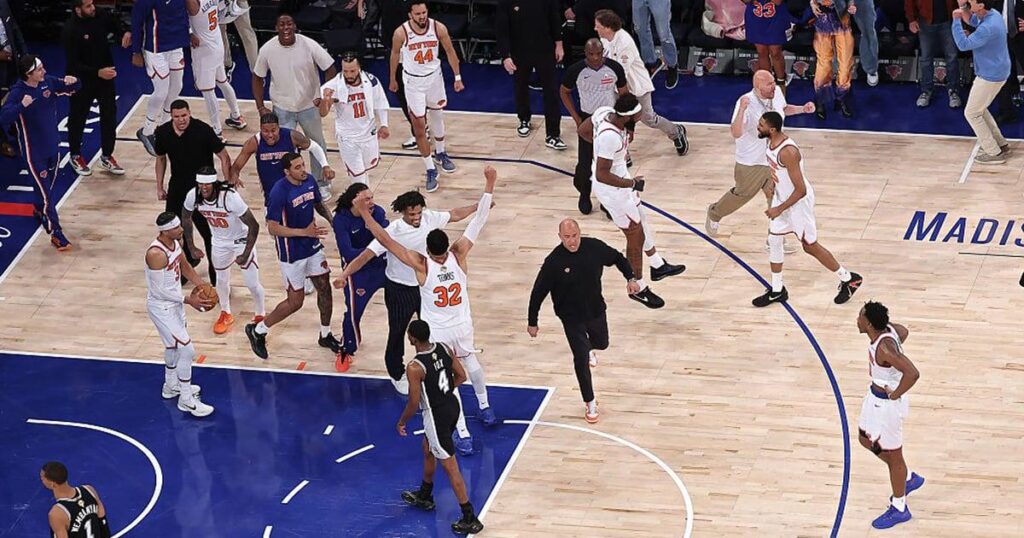 The Knicks made the largest comeback in N.B.A. finals history, rallying from 29 points down to take a 3-1 lead over the Spu