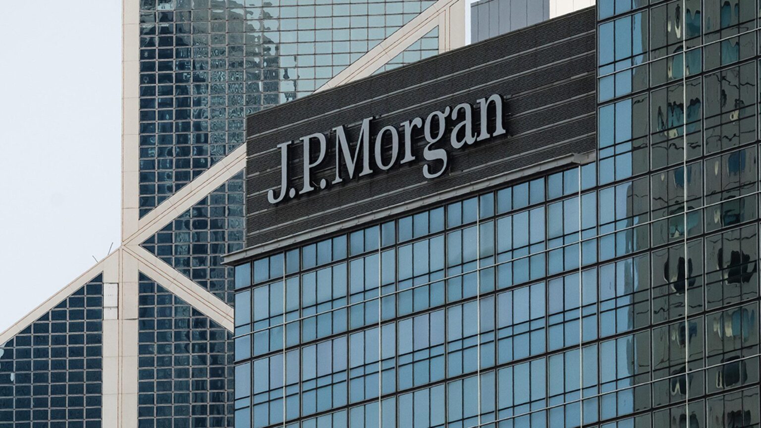 JP Morgan Chase Reportedly Fires Senior Executive Who Stole Trash Bin During Knicks Parade