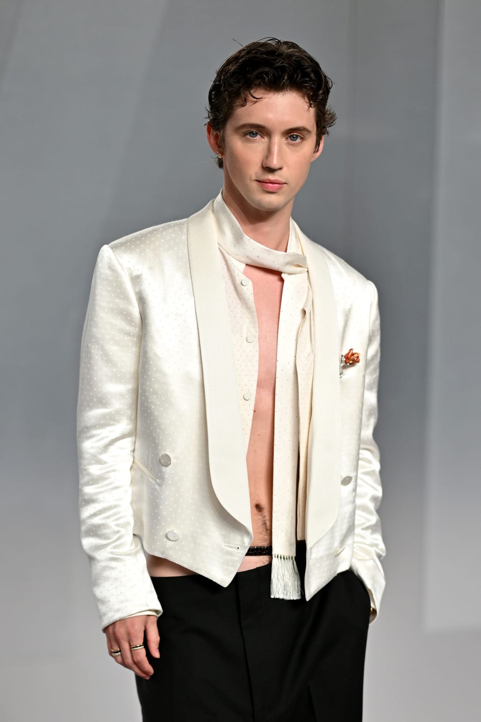 los angeles, california march 15 troye sivan attends the 2026 vanity fair oscar party hosted by mark guiducci at los angeles county museum of art on march 15, 2026 in los angeles, california photo by lionel hahngetty images