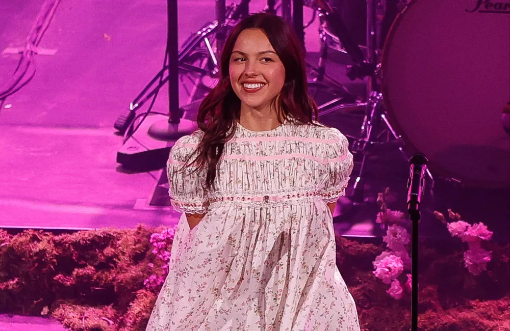 Olivia Rodrigo Reveals How Louis Partridge Inspired New Album – Yahoo Olivia Rodrigo Reveals How Louis Partridge Inspired New Album - Yahoo